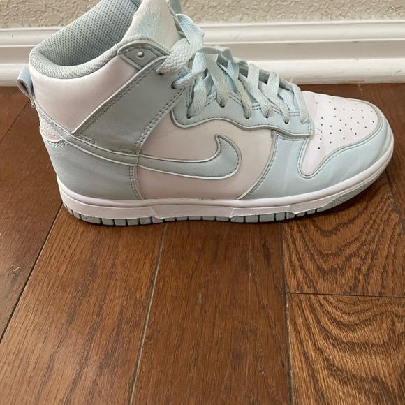 Nike Sneakers in White and Light Blue - Picture 3 of 5